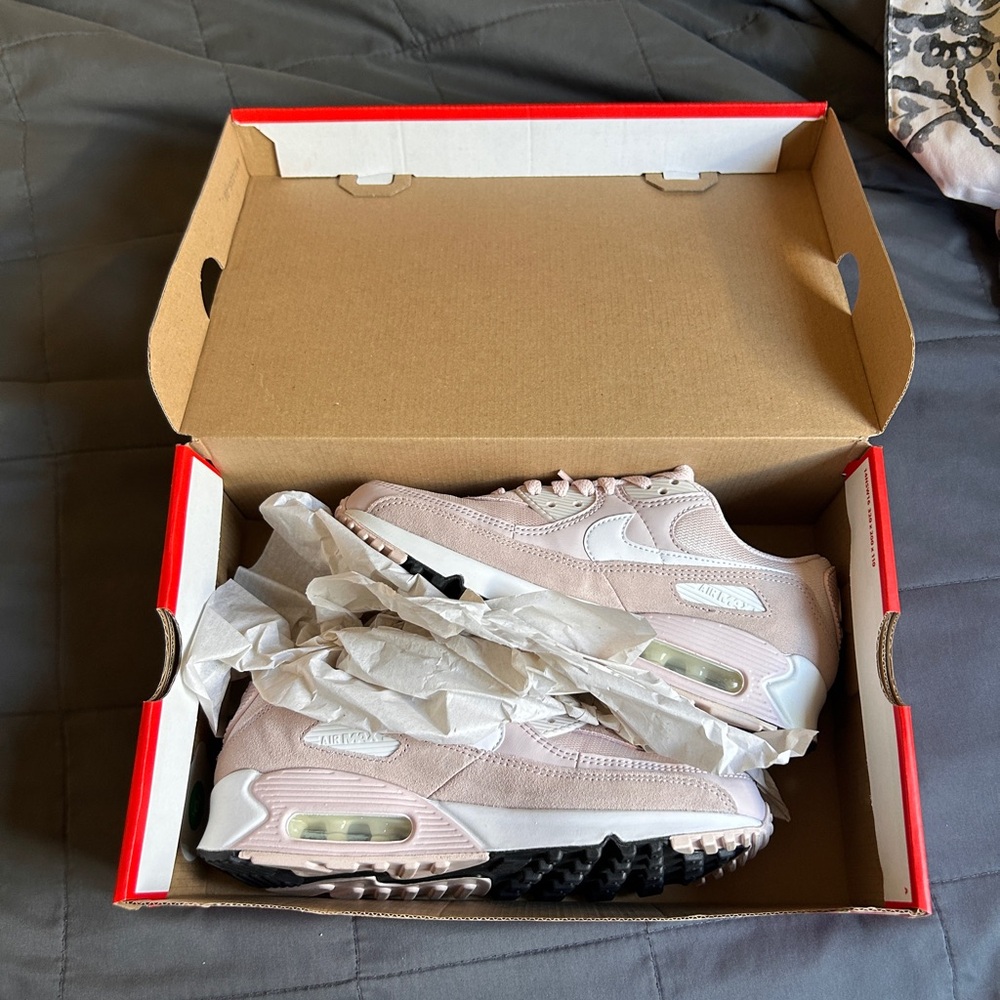 Nike Air Max 90 Soft Pink Sneakers